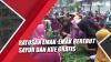 Ratusan Emak-Emak Berebut Sayur dan Kue Gratis dari Takmir Masjid di Jember