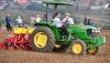 Momen Presiden Jokowi Bawa Traktor, Tanam Jagung bersama Petani Jeneponto - Bagian 4