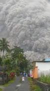 Gunung Semeru Meletus Hari Ini dan Muntahkan Awan Panas, BPBD Lumajang Siaga