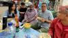 Sarapan Bersama Keluarga di Pinggir Jalan Kawasan Kebayoran, Anies : Bubur Ini Memang Enak