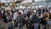Penampakan Penumpang Bandara Soekarno Hatta Menumpuk di Terminal 3 - Bagian 1