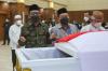 Mahfud MD Beri Penghormatan Terakhir kepada Jenazah Mantan Ketua BPK Harry Azhar Azis   - Bagian 1