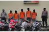 Tak Terima Keserempet, Wanita Ini Bersama 4 Temannya Keroyok Seorang Pemuda di Jalan