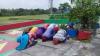 Menyentuh Hati, Momen Buruh Tani Perempuan Salat Berjamaah di Pinggir Sawah 