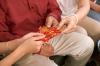Simak 7 Tips Kelola Uang Angpao agar Tak Cepat Habis