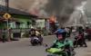 Dikira Bom, Kebakaran Disertai Ledakan Hanguskan 6 Toko Simpang Bombat Palembang 