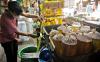 Sejumlah Pedagang di Palembang Mulai Jual Minyak Goreng Rp14.000 per Liter