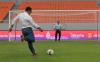 Momen Anies Jaga Gawang dari Serangan Ridwan Kamil di JIS, Gol?
