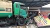 Diduga Rem Blong, Truk Pengangkut CPO Tabrak 3 Mobil dan Warung di Medan