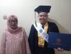 Kisah Perjuangan Anak Buruh yang Berhasil Jadi Lulusan Terbaik UNY dengan IPK 3,96
