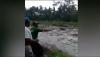 Detik-Detik Jembatan Antarkecamatan di Lumajang Hanyut Terseret Banjir Bandang 