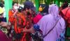 Ratusan Warga Antre Minyak Goreng Murah di Lumajang, 1 Pingsang karena Kelelahan