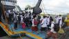 Bawa Bendera Merah Putih dan NU, Ratusan Santri Pulang Kampung Naik Kapal Laut - Bagian 2
