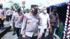 Kapolda Sulut Bagikan Sembako saat Tinjau Vaksinasi Serentak Indonesia di Polres Minsel