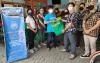Ramadan, Puluhan Alumni SMAN di Solo Bagikan Minyak Goreng Gratis dan Takjil