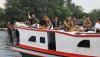 Potret ASN Naik Perahu Berangkat Kerja Hari Pertama usai Libur Lebaran - Bagian 1