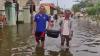 Banjir Rob di Kendal Mulai Surut, Warga Manfaatkan untuk Bersihkan Rumah  