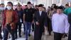 Pakai Kopiah Hitam, Mesut Ozil Khusyuk Sholat Jumat di Masjid Istiqlal - Bagian 6