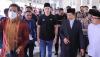 Pakai Kopiah Hitam, Mesut Ozil Khusyuk Sholat Jumat di Masjid Istiqlal - Bagian 1