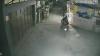 Viral Detik-Detik 3 Perampok Bersenjata Golok Satroni Toko Kelontong di Jatayu Bandung