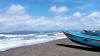 Dihantam Gelombang Tinggi, Perahu Nelayan Pantai Gesing Pecah Terhempas ke Karang 
