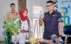 Sandiaga Uno Borong 200 Produk Limbah Plastik untuk Masuk Nur Corner Milik Sang Istri