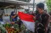 Pemkab Sleman Bagi-Bagi Bendera Merah Putih