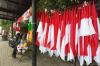 Jual Bendera Merah Putih Setiap Agustus, Omzet Pria Ini Bisa Capai Rp500.000 Sehari 