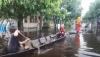 Banjir Belum Surut, Siswa Terpaksa Berangkat ke Sekolah dengan Perahu Rakit