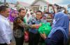 Gus Muhaimin Bagikan 650 Paket Bantuan untuk Korban Letusan Semeru
