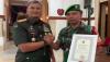 Pangdam III Siliwangi Beri Penghargaan Babinsa Pakaikan Celana ke ODGJ di Pangandaran