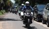 Gunakan Motor, Polda Jateng dan Mahasiswa Blusukan Bagikan Bansos di Semarang-Kendal