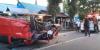 Detik-detik Minibus Hilang Kendali Tabrak Sejumlah Motor yang Terparkir di Tepi Jalan