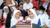 Semarak Suasana Bahagia Berkat Selembar Foto Instan - Bagian 3