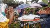 Diguyur Hujan, Salat Jenazah Korban Gempa Dilaksanakan di Dekat Reruntuhan Bangunan - Bagian 1
