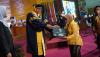  Mengharukan, Tangis Ibu Ini Pecah saat Mewakili Wisuda Anak karena Meninggal Kecelakaan