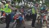 Polantas Gelar Razia Kendaraan Bermotor, Penunggak Pajak Bayar di Tempat - Bagian 1
