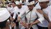 Umat Hindu Bali Kesurupan Massal, Keris Ditusuk ke Leher dan Dada - Bagian 1