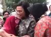 Cerita Sri Mulyani Dipeluk Erat Ibu Lansia di Malang