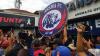 Ratusan Aremania Pasang Kembali Logo Arema FC yang Dibakar saat Demo Ricuh