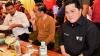 Momen Santai Presiden Jokowi, Erick Thohir dan Bobby Nasution Makan Durian di Medan - Bagian 3
