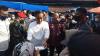  Pakai Kaus Lengan Panjang Putih, Presiden Jokowi Berbincang dengan Pedagang Pasar Batuphat
