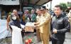 Bentuk Kepedulian Pemerintah, PJ Bupati HSU Serahkan Bantuan Korban Kebakaran