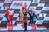 Presiden Jokowi Beri Bartek Marszalek Trofi Juara usai Menang F1 Powerboat 2023 Indonesia 