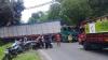 Tak Kuat Menanjak, Truk Trailer Tutup Badan Jalan di Pemalang