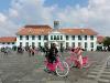 Kota Tua Ramai Dikunjungi Warga di H+2 Lebaran, Ada yang Sewa Sepeda hingga Kunjungi Museum