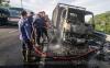 Truk Hangus Terbakar di Ruas Tol Sidoarjo Arah Porong - Bagian 1