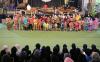 Ketika Anak-Anak Perkenalkan Alat Musik Angklung kepada Wisatawan