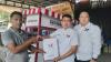 Bacaleg Partai Perindo Angela Tanoesoedibjo Bagikan Gerobak ke Pedagang Sate Surabaya