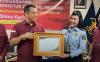 Tangkap Buronan Interpol, 16 Petugas Imigrasi di Bali Diganjar Penghargaan